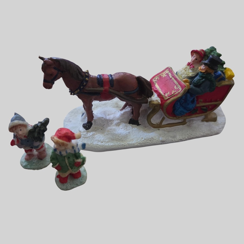 Noma Dickensville Christmas Porcelain Sleigh W/Box 1995 Complete with 2 Carolers